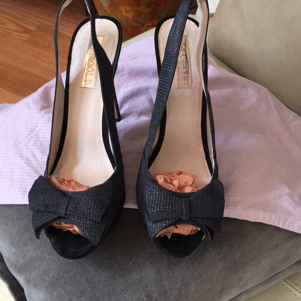 Gorgeous Black & gray platform sling backs